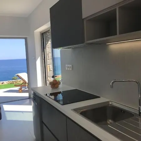 Villa Avra